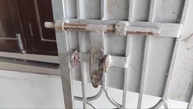 अररिया: रहिका टोला स्थित जदयू नेता के घर हुई भीषण चोरी, 15 से 20 लाख रुपए मूल्य के गहने और कैश चोरी हुए