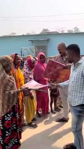 आज अपने घर मोहनी स्तिथ ईद के उपलक्ष्य में जरूरतमंद महिलाओं के बीच साड़ी का वितरण की गई !