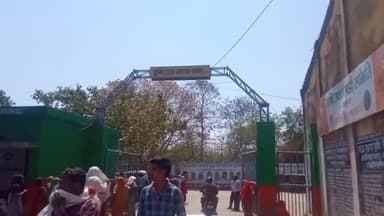 कृषि उपज मंडी में व्यापारी ने तुलैया से की मारपीट, आक्रोशित तुलावटी संघ ने मंडी गेट पर किया प्रदर्शन