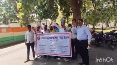 लखीमपुर: भीरा कोतवाली में यूट्यूबर पत्रकार की गिरफ्तारी के विरोध में पत्रकार सुरक्षा परिषद फाउंडेशन ने एसपी को सौंपा ज्ञापन