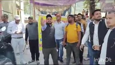 चिन्यालीसौड़: चिन्यालीसौड़ में स्वास्थ्य केंद्र की बदहाल सेवाओं में सुधार के लिए क्षेत्र के लोगों ने धरना शुरू किया