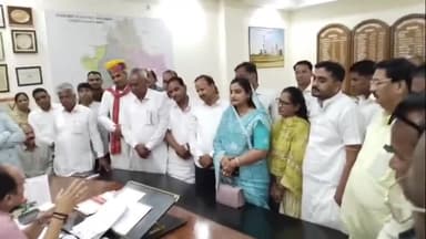 झालरापाटन: झालावाड़ जिला कांग्रेस ने मिनी सचिवालय में परसीमन सहित अपनी मांगों को लेकर राज्यपाल के नाम जिला कलेक्टर को दिया ज्ञापन