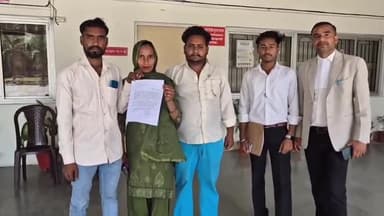 अमरोहा: मंडी धनौरा निवासी बुजुर्ग और उसके बेटे को अपने साथ ले गई महिला, दूसरे बेटे ने डीएम से लगाई गुहार