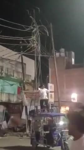 गाजीपुर: रील बना रहे व्यक्ति की गिरने से मौत #gorakhpur #gazipur #basti #kushingar #uttarpradesh #viral #national
