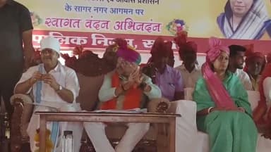 सागर नगर: मंत्री कैलाश विजयवर्गीय ने अंबेडकर वार्ड में संविधान चौक और कटरा में दीनदयाल उपाध्याय व्यवसायिक परिसर का लोकार्पण किया