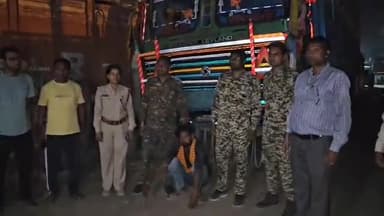 मुरैना नगर: जौरा रोड से अवैध चंबल रेत से भरा डम्पर वन विभाग की टीम ने चालक सहित पकड़ा, कोतवाली थाने में रखा गया