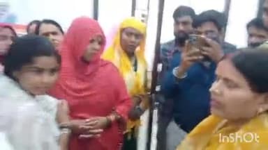 अजीतमल: ब्लॉक सभागार में सरकार के 8 वर्ष के कार्यकाल के कार्यक्रम में नाराज सफाई कर्मी बैठे जमीन पर, विधायक का समझाते हुए वीडियो