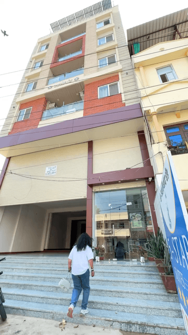 FIVE ✡️RESIDENCY • ASHIRWAD TOWER

📍08-B-22 MAHAVEER NAGAR 3RD AMBE DAIRY
KOTA RAJASTHAN
Dr. GAUR 
7007363669
8299711753