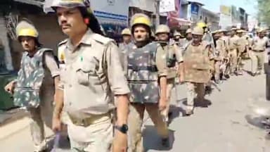 बरेली: बरेली में अलविदा की नमाज को लेकर सख्ती, एसएसपी ने किया फ्लैग मार्च, पुलिस ने कसी कमर, ड्रोन से रखी जा रही पैनी नजर