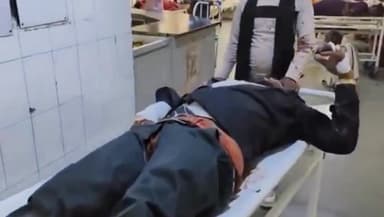 कर्वी: चित्रकूट शिवरामपुर के पास अनियंत्रित होकर गिरा बाइक सवार, 2 लोग हुए घायल