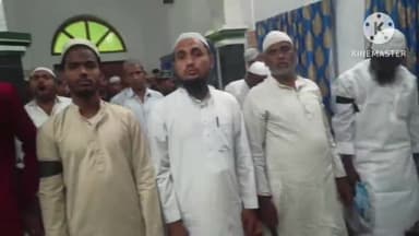 खैरा:#वक्फ#बोर्ड#बिल के खिलाफ #काला#पट्टी बांधकर  मुस्लिम समुदाय के लोगों ने विभिन्न क्षेत्रों में जुमे की नमाज अदा की