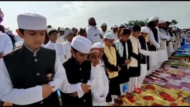 कुडू: प्रखंड में रमज़ान के अलविदा जुमे पर नमाज़ अदा की गई