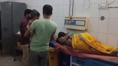 चंदौली: जिला अस्पताल के सामने सर्विस रोड पर बने ब्रेकर पर उछली बाइक, अनियंत्रित होकर अपने बच्चे के साथ गिरी महिला