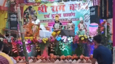 प्रतापगंज: श्री राम कथा और सत्संग कार्यक्रम में शुक्रवार को भी भक्तों की भीड़ उमड़ी