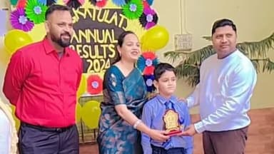 धनौरा: गजरौला के नाईपुरा में सेंट सैफ पब्लिक इंटर कॉलेज में वार्षिक परीक्षा फल वितरण कार्यक्रम का आयोजन