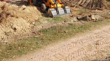 रुदौली: बारी गांव में खाद गड्ढे की सरकारी भूमि पर हुए अवैध कब्जे को जेसीबी से एसडीएम के आदेश पर राजस्व कर्मियों ने हटवाया