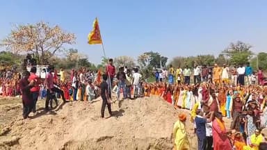 झाझा के कानन पंचायत के कानन ग्राम में श्री श्री 1008 काली मंदिर में  कलश शोभा यात्रा निकला गया। #झाझा @