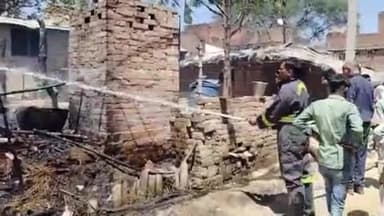 सिराथू: मधवा मई गांव में शॉर्ट सर्किट से लगी आग, एक भैंस झुलसी व सामान जला