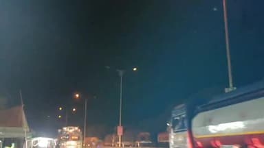 प्रयागराज: राष्ट्रीय राजमार्ग 30 पर जगह-जगह स्ट्रीट लाइट ना जलने से लोगों को हो रही परेशानी, जिम्मेदार बेखबर #Jansamasya