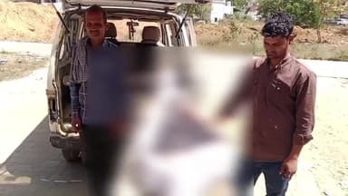 लखीमपुर: किरतपुर गांव में संदिग्ध परिस्थितियों में घर में फंदे पर लटका मिला युवक का शव, सूचना पाकर पहुंची पुलिस