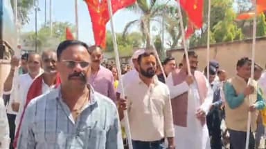 बिश्रामपुर: रेहला योगी वीर बाबा मंदिर से श्रीरामचरित मानस नवाह्न परायण महायज्ञ को लेकर कलश शोभा यात्रा निकाली गई