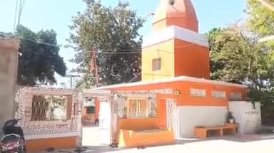 झांसी: सीपरी बाजार के आल्हाघाट स्थित बजरंगबली के मंदिर की दान पेटी में चोरी, घटना का CCTV सामने आया, पुलिस जांच में जुटी