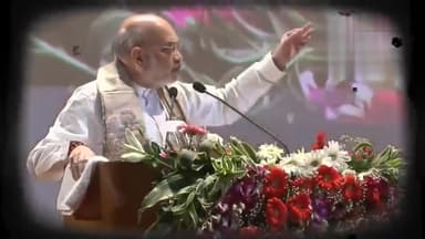 शाह बोले-लालू ने बिहार को बदनाम किया, अब जंगलराज नहीं-

पटना में सहकारिता विभाग के कार्यक्रम को संबोधित करते हुए