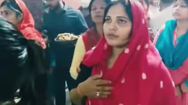 प्रयागराज: चैत्र नवरात्रि के प्रथम दिन सिद्ध पीठ अलोपी देवी मंदिर में श्रद्धालुओं की भारी भीड़ उमड़ी