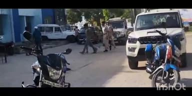 सुपौल: सुपौल उत्पाद विभाग की पुलिस ने शराब बेचने के आरोप में दो लोगों को गिरफ्तार किया, मेडिकल कराने सदर अस्पताल लाए