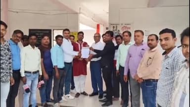 रुदौली: पत्रकारों की हत्या व उत्पीड़न से आक्रोशित पत्रकारों ने रुदौली तहसील में नायब तहसीलदार को सौंपा 8 सूत्रीय मांग पत्र