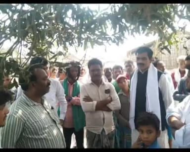 ग्रामीण क्षेत्र भ्रमण करते #समाजसेवी सह कांग्रेस सेवादल #जिलाध्यक्ष #डॉ_एस_एम_झा (#अधिवक्ता)