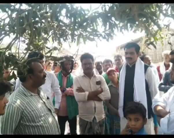 ग्रामीण क्षेत्र भ्रमण करते #समाजसेवी सह कांग्रेस सेवादल #जिलाध्यक्ष #डॉ_एस_एम_झा (#अधिवक्ता)