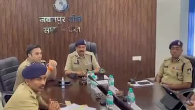 जबलपुर: अपराध रोकने और बदमाशों को चिन्हित करने के लिए शांति व्यवस्था बनाए रखने पर आईजी ने सिविल लाइन स्थित कार्यालय में बैठक ली