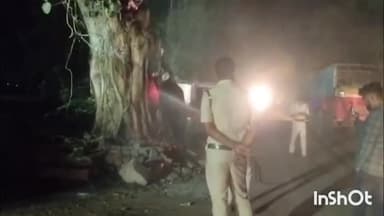 जमुई: सिंगारपुर स्थित पीपल के पेड़ में लगी भीषण आग, अग्निशमन कर्मियों ने आग को बुझाया