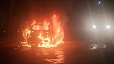 झाबुआ: झाबुआ शहर में चलती कार में लगी आग, लोग बाल-बाल बचे