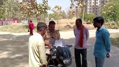 लखीमपुर: शिव कॉलोनी के रहने वाले राजू ने कर्ज से परेशान होकर अपने घर में फांसी लगाकर आत्महत्या की, मृतक के पुत्र ने लगाया आरोप