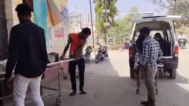 चंदौली: बबुरी थाना के सामने अज्ञात वाहन ने ऑटो को मारी टक्कर, एक सवार की हालत गंभीर