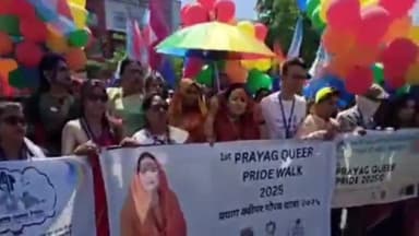 प्रयागराज: अंतर्राष्ट्रीय ट्रांसजेंडर दिवस पर किन्नर समुदाय ने कंपनी बाग से सुभाष चौराहे तक निकाली रैली