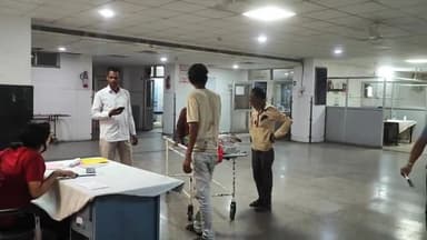 झालरापाटन: झालरापाटन के समीप चंद्रभागा तिराहे पर गाय से टकराकर बाइक सवार पति-पत्नी घायल, जिला अस्पताल में किया जा रहा है उपचार