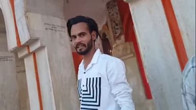 अमरोहा: अमरोहा में बासुदेव मंदिर परिसर पर विशेष समुदाय के युवक ने शराब के नशे में की उल्टी, हिंदुओं में रोष, युवक से कराई सफाई