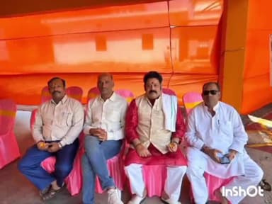 मेदिनीनगर (डालटनगंज): रेड़मा ठाकुर बाड़ी मंदिर में चल रहे नावाहन परायण पाठ यज्ञ में अधिवक्ता राजीव रंजन शामिल हुए, आशीर्वाद लिया