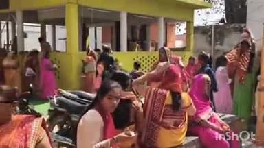 निघासन: तिकुनिया कस्बा के सुथना देवी मंदिर में सत चंडी महायज्ञ का आयोजन, मंदिर में पहुंची कलश यात्रा