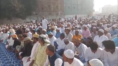 जमुई: ईदगाह सहित जमुई की विभिन्न मस्जिदों में अदा की गई ईद-उल-फितर की नमाज, गले मिलकर एक-दूसरे को दी गई बधाई