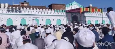 उरई: मुस्लिम समुदाय के लोगों ने उरई में शांतिपूर्वक अता की ईद की नमाज, भारी पुलिस बल रहा तैनात