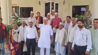 झांसी: बुंदेलखंड क्रांति दल के कार्यकर्ताओं ने बुंदेलखंड राज्य की मांग को लेकर कलेक्टर के माध्यम से प्रधानमंत्री को भेजा ज्ञापन