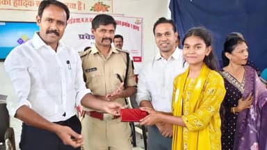 सागर नगर: सीएम राइज महारानी लक्ष्मी बाई स्कूल के प्रवेशोत्सव में कलेक्टर और एसपी शामिल हुए, छात्राओं को किताबें भेंट की