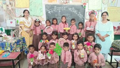 सहावर: प्राथमिक विद्यालय लखमीपुर में वार्षिक उत्सव के दौरान बच्चों ने गाए गीत और किया डांस