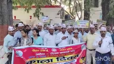 लखीमपुर: अटेवा पेंशन बचाओ मंच के बैनर तले शिक्षकों-नर्सों ने पुरानी पेंशन बहाली की मांग को लेकर सीएम व पीएम को ज्ञापन सौंपा