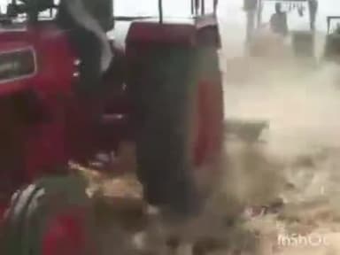 कराहल: चकरामपुरा में गेहूँ के खेतों में लगी आग, फायर ब्रिगेड ने कड़ी मशक्कत के बाद आग पर पाया काबू, 200 बीघा नरवाई जल गई