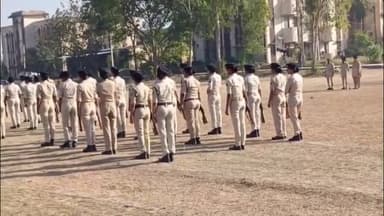 बक्सर: महदह पुलिस केन्द्र में साप्ताहिक परेड का आयोजन